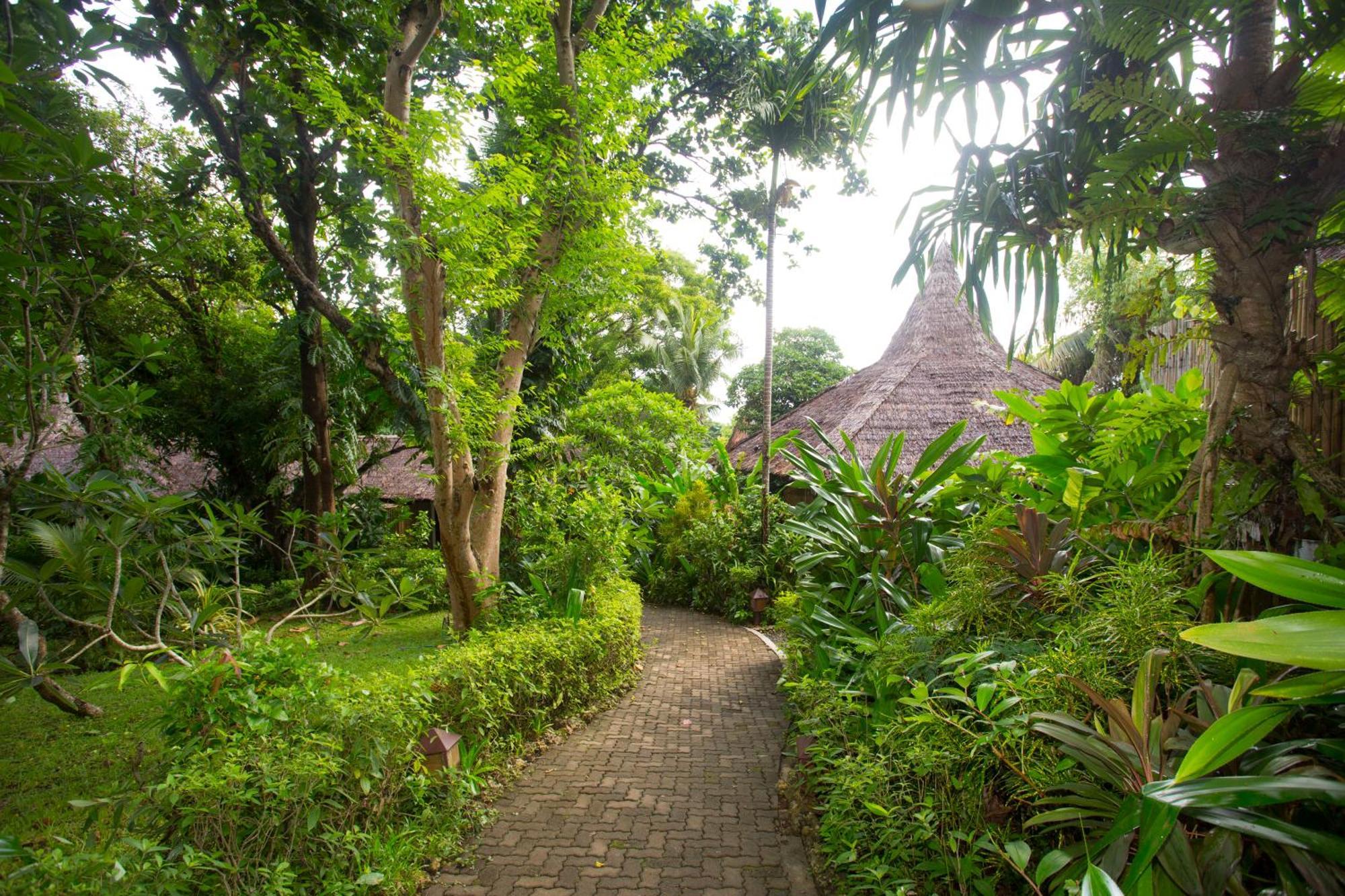 Mandala Spa & Resort Villas Manoc-Manoc Exterior photo